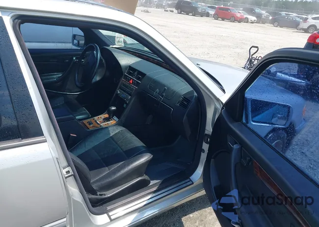 WDBHA29GXXA806233: 40105028