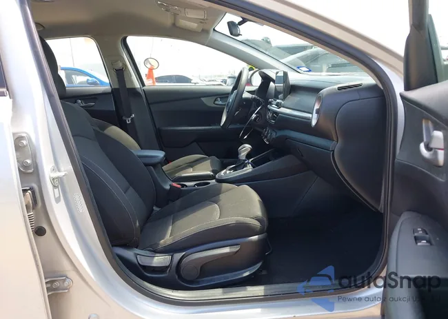 3KPF24AD2ME279722: 40110519