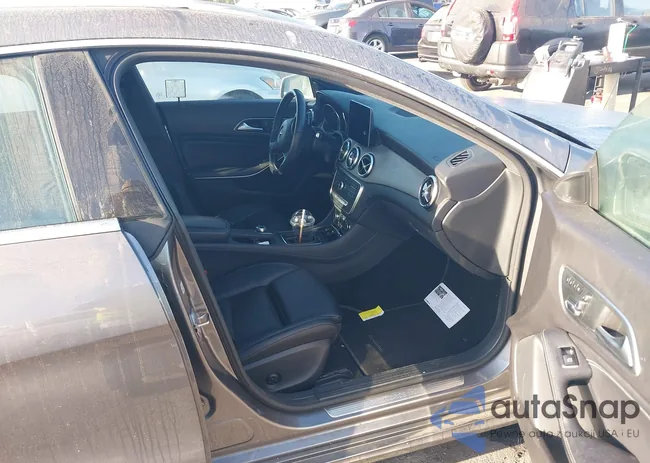 WDDSJ4EB1JN659139: 40121172