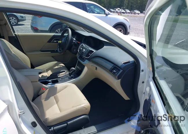 1HGCR2F38FA123131: 40120554