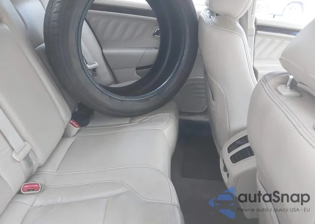 1FAHP2F8XEG173570: 40121757