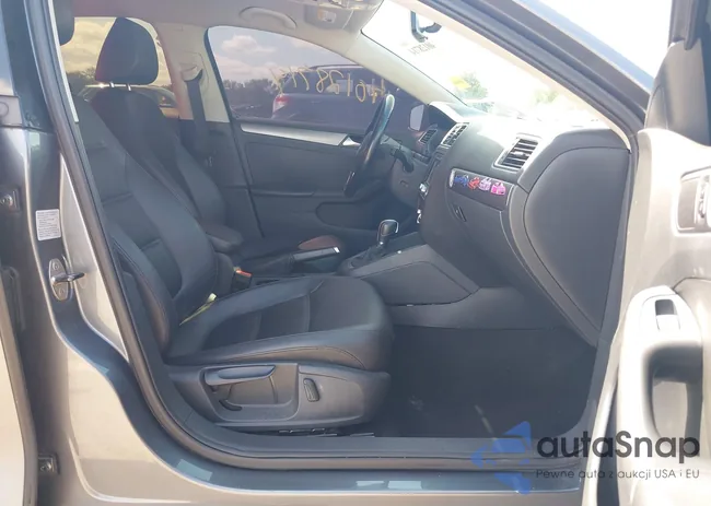 3VWLL7AJ3EM440672: 40128714