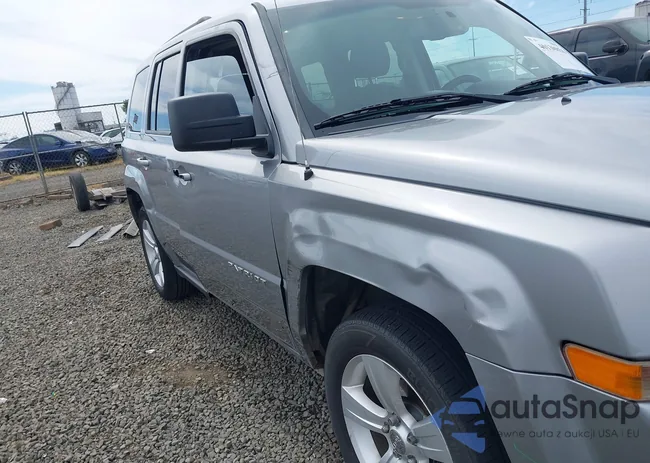 1C4NJPFB0FD297700: 40130856