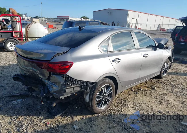 3KPF24AD4PE641070: 40139652