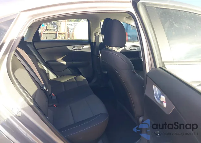 3KPF24AD4PE641070: 40139652