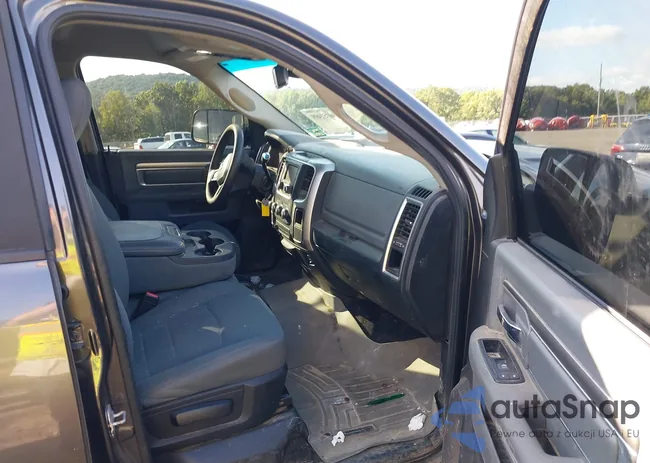 3C6TR5DT5EG308375: 40152409