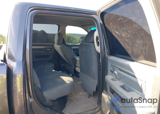 3C6TR5DT5EG308375: 40152409