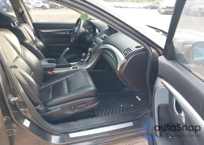 19UUA8F57AA003586: 40153476