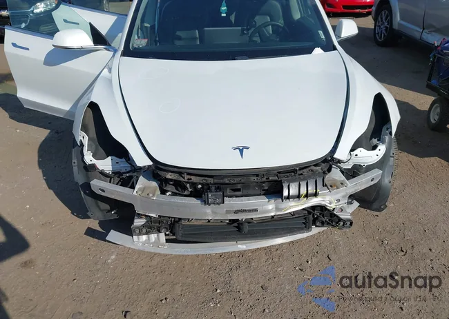 5YJ3E1EB3LF618997: 40163213