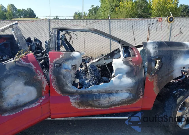 1FTFW1E51NKD32964: 40166716