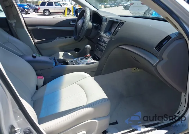 JN1CV6AP2CM935923: 40172570