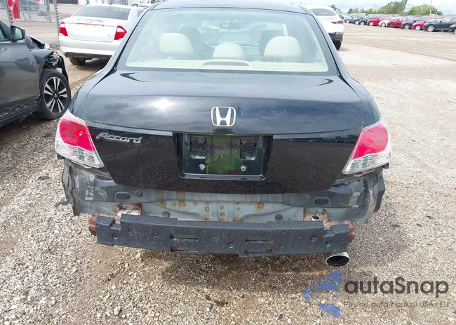 1HGCP26739A100465: 40174179