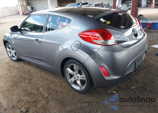 KMHTC6AD2FU233643: 40177637