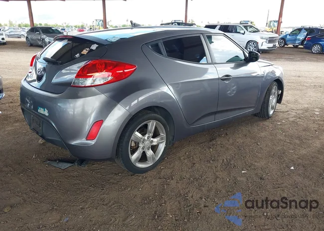 KMHTC6AD2FU233643: 40177637