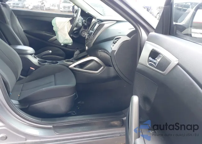 KMHTC6AD2FU233643: 40177637