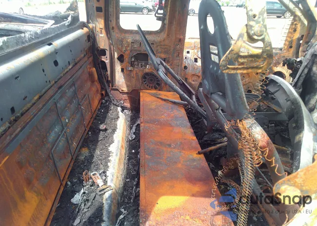 1FTNX21S3XEE70825: 40179477