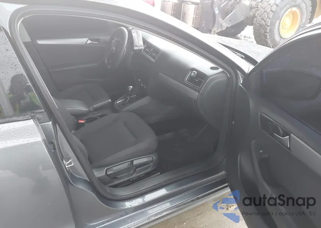 3VWD17AJ3FM355584: 40206648