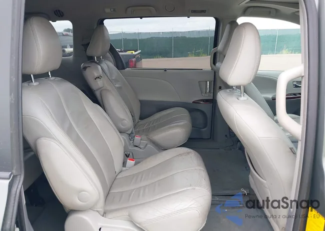 5TDYK3DC9ES416930: 40210236