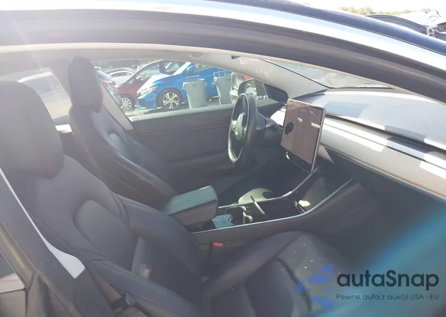 5YJ3E1EB1JF090387: 40212502