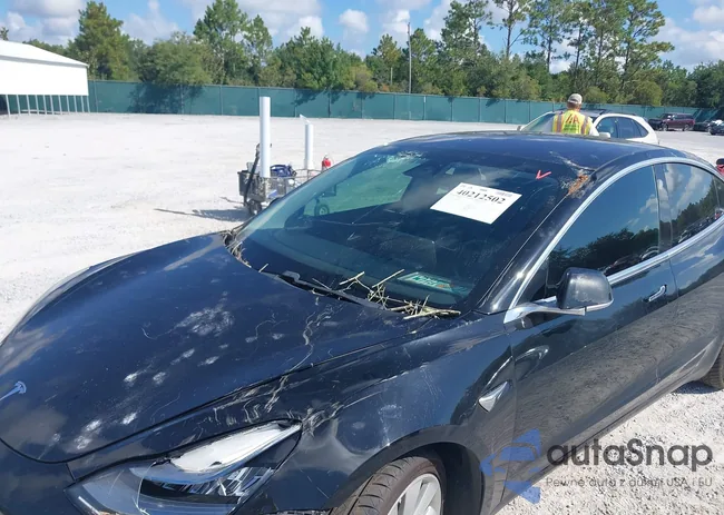 5YJ3E1EB1JF090387: 40212502