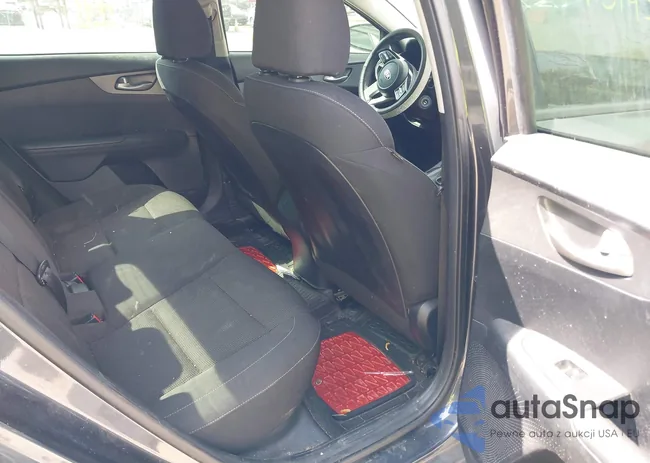 3KPF24AD2KE096124: 40215143