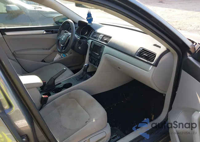 1VWAT7A37HC021786: 40219543