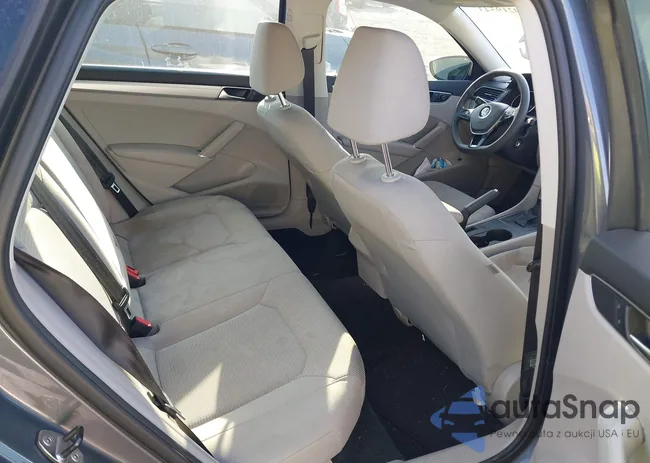 1VWAT7A37HC021786: 40219543