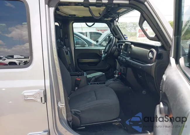 1C4HJXDN7MW743580: 40223935