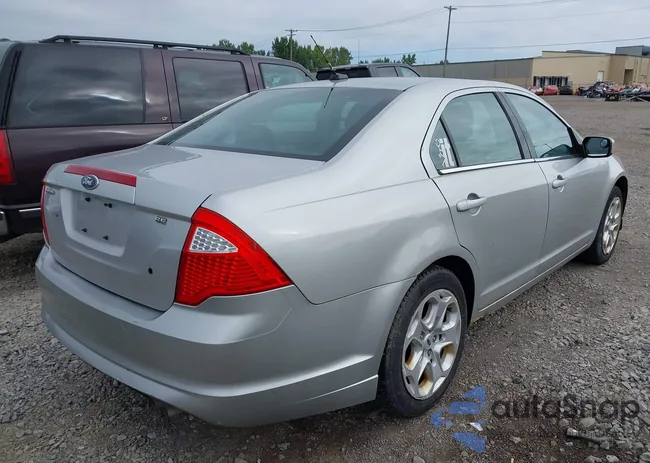 3FAHP0HA2AR413850: 40232380