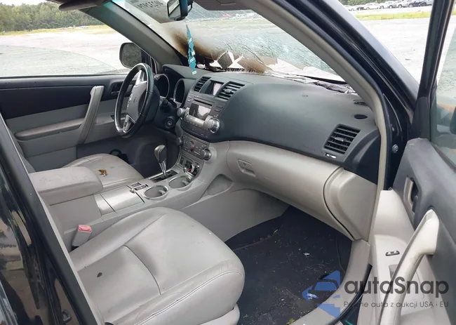 5TDBK3EH8BS064368: 40232979