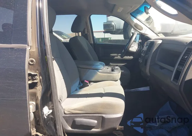 1C6RR7FP7DS549528: 40240302