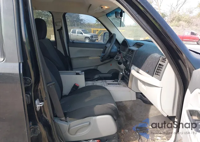 1J8GN28KX8W181952: 40245051