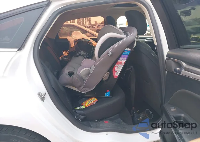 3FA6P0LU3JR103537: 40260617