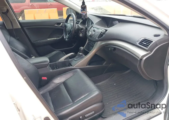 JH4CU26629C027137: 40267765