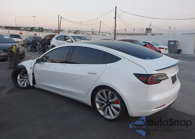 5YJ3E1EB7JF072718: 40268331