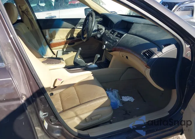 1HGCP2F89BA113249: 40268833