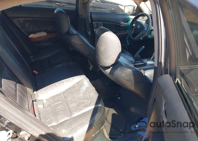 1HGCP2F87CA098073: 40272526