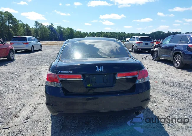 1HGCP2E76BA047168: 40275484