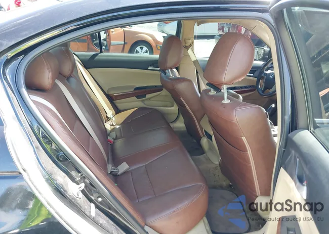 1HGCP2E76BA047168: 40275484