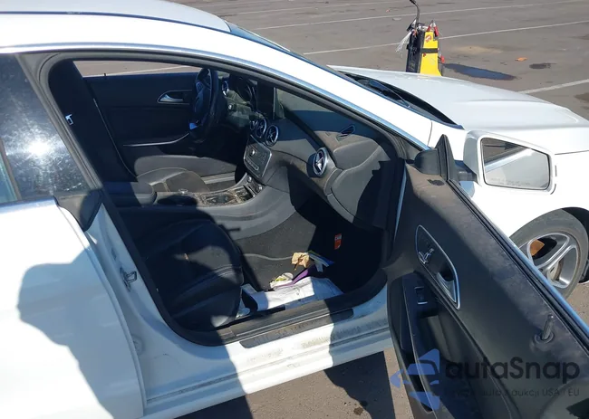 WDDSJ4EB0JN637052: 40275520