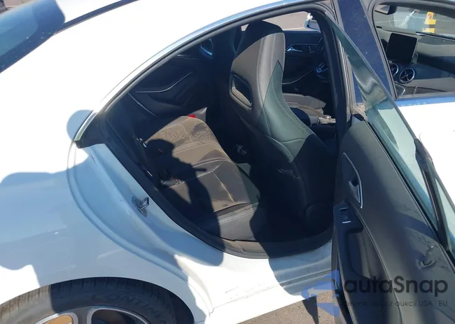 WDDSJ4EB0JN637052: 40275520