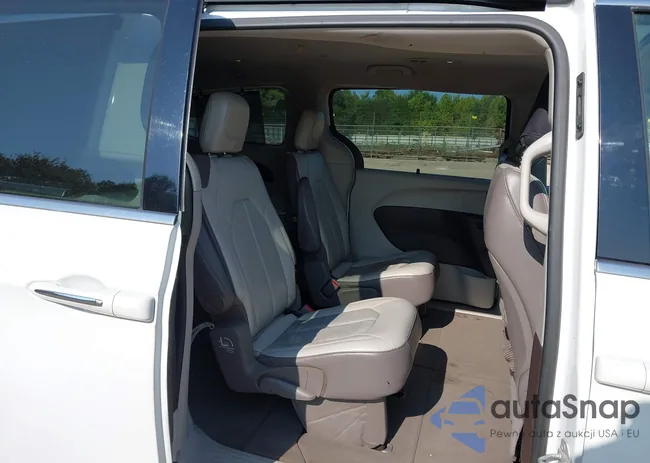 2C4RC1BG1JR151970: 40277660