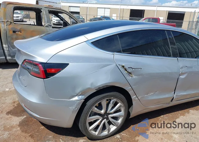 5YJ3E1EB7JF100579: 40282867