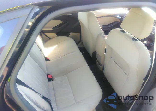 1FADP3F24JL252802: 40295684