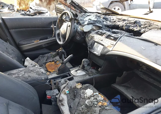 1HGCP2F81AA099460: 40295815