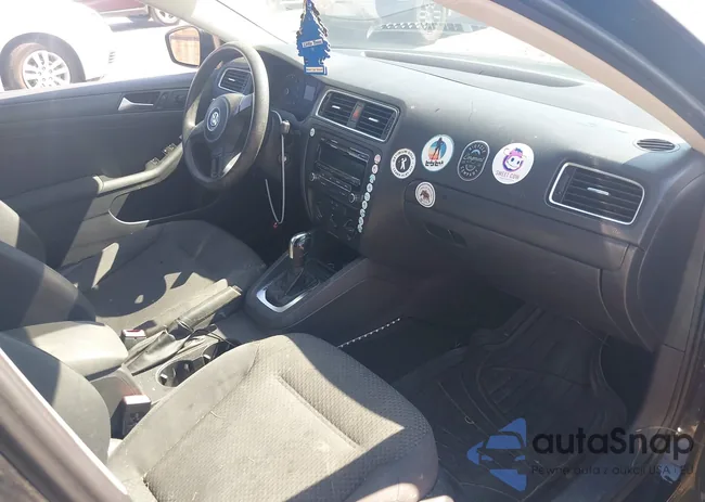 3VW2K7AJ3CM319104: 40297043