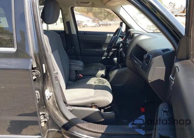 1C4NJPFA3CD538930: 40301284