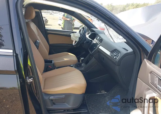 3VV2B7AXXNM060140: 40300638