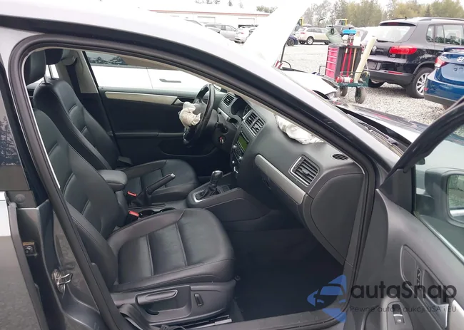 3VWDP7AJ9DM395079: 40300867