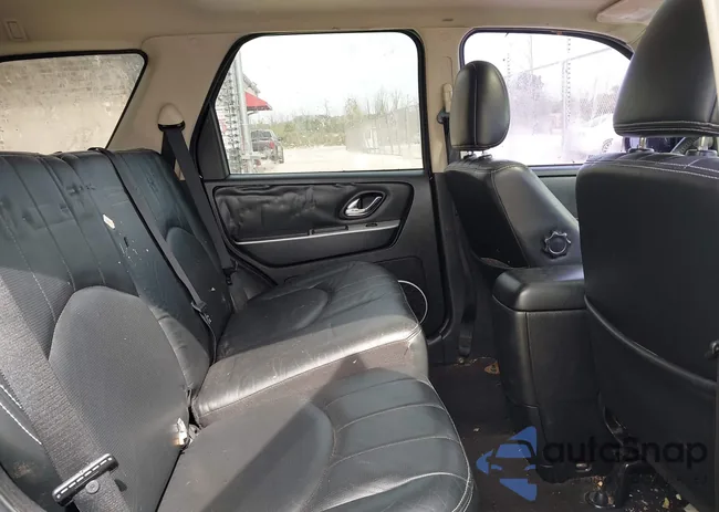 4M2CU57155DJ27124: 40318581